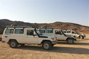 Hurghada Safari inklusive Jeep Tour, Quadfahren und Kamelreiten